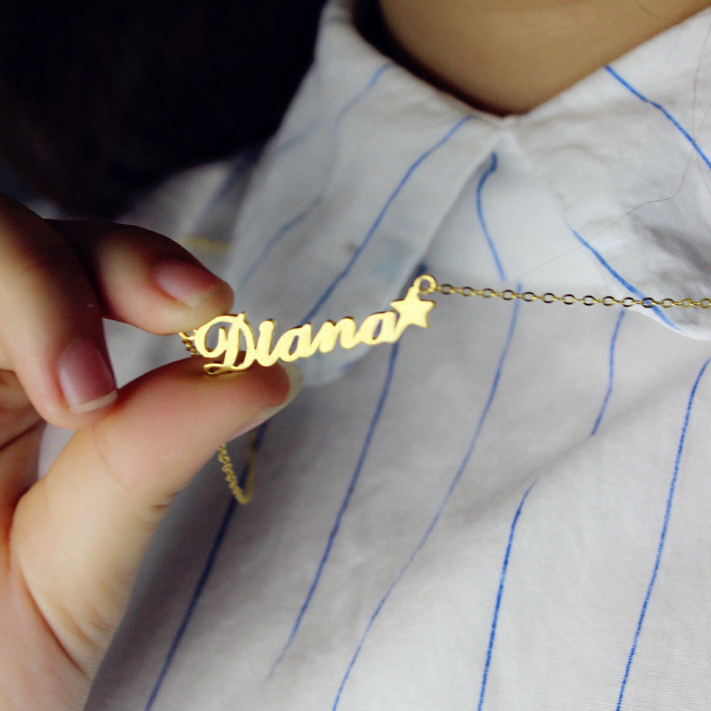 Your Own Name Necklace "Carrie"